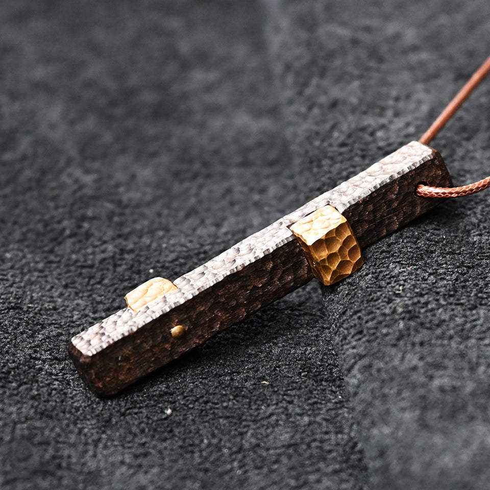 Ebenholz mit Messingpunkt - Anhänger