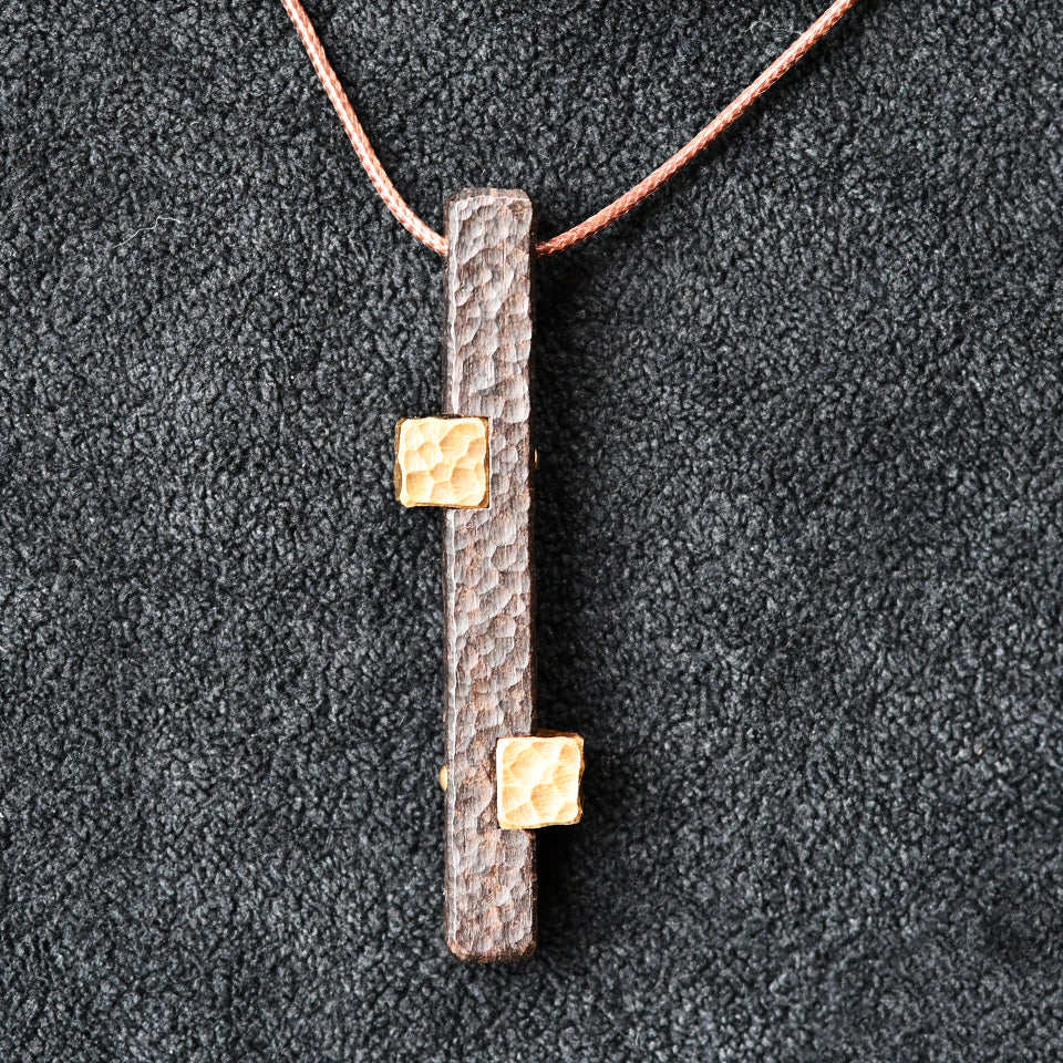 Ebenholz mit Messingpunkt - Anhänger