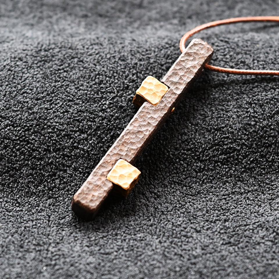 Ebenholz mit Messingpunkt - Anhänger